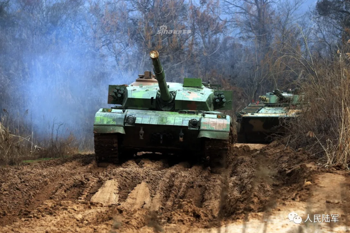 Trung Quốc là một quốc gia có khả năng tự chế tạo xe tăng một cách rất đáng nể. Chính vì việc tự chế tạo được xe tăng ngay từ đầu, Trung Quốc đã có hệ thống xe tăng theo ba thế hệ của riêng mình. Nguồn ảnh: Sina.