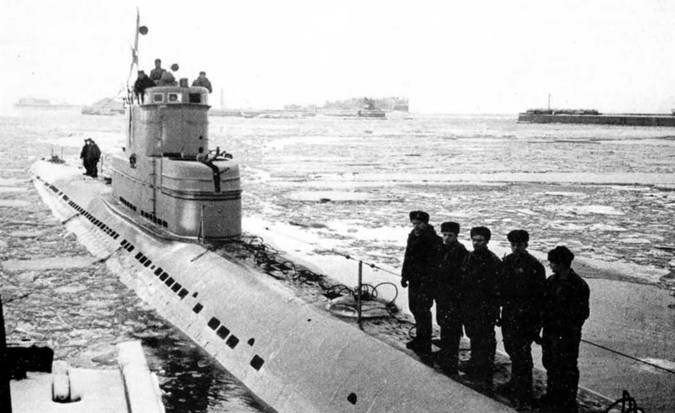 Tất nhiên là người Liên Xô sẽ chỉ chuyển giao cho Pepsi những tàu chiến đã quá niên hạn của họ và các loại phương tiện này sẽ bị tháo hết mọi trang vị vũ khí. Tuy nhiên chỉ ngần đó thôi cũng đủ để biến Pepsi bỗng chốc trở thành một "cường quốc" hải quân. Nguồn ảnh: Pinterest.