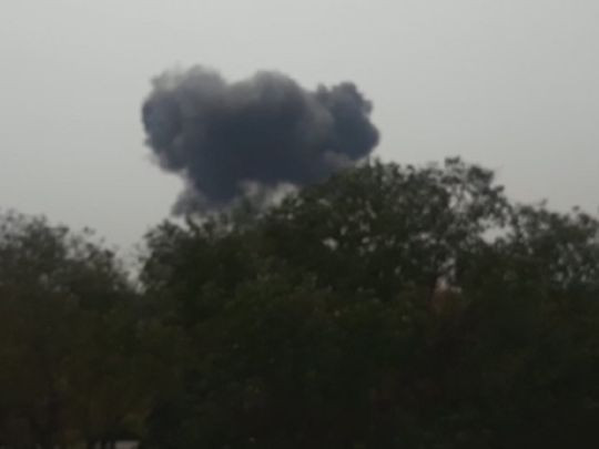 Cũng theo những hình ảnh của video này ghi lại, không thấy xuất hiện bất cứ chiếc dù nào được bung ra trước hay sau vụ tai nạn. Điều này khiến nhiều người tin rằng phi công trên chiếc F-16 này đã thiệt mạng. Nguồn ảnh: BI.