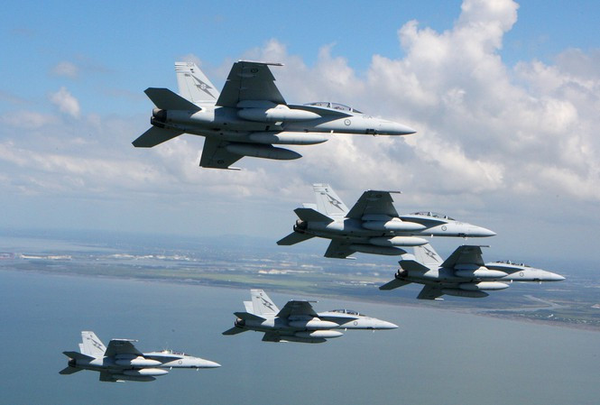 Tất nhiên, với việc Mỹ càng ngày càng dỡ bỏ bớt cấm vận vũ khí phi sát thương với Việt Nam và việc các nước phương Tây đang ngày càng loại biên càng nhiều F-16 hay F/A-18, rất có thể, chúng ta sẽ có thêm sự lựa chọn mới cho tương lai. Nguồn ảnh: Pinterest.