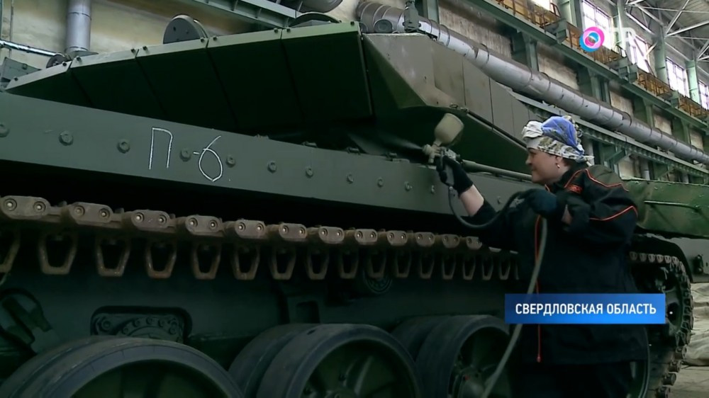 Cuộc duyệt binh mừng Ngày Chiến Thắng năm nay của quân đội Nga sẽ có sự góp mặt của năm loại xe tăng bao gồm T-90M, T-34-85 huyền thoại, T-72B3 với hệ thống bảo vệ đời mới, T-80BVM và T-14 Armata. Nguồn ảnh: BMDP.