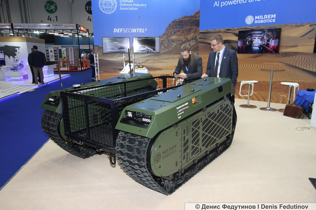 Không chỉ có khả năng ứng dụng trong lĩnh vực quân sự, các loại thiết bị tự hành này còn có khả năng được sử dụng rộng rãi trong lĩnh vực dân sự, thay con người hoạt động trong khu vực nguy hiểm. Nguồn ảnh: BMPD.