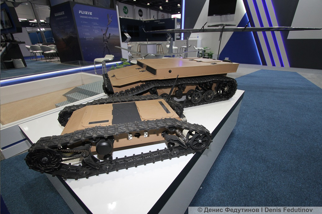 Mountain Ant (kiến núi) phiên bản 05 và 30 do Trung Quốc sản xuất có khả năng mang theo tối đa 50 kg trọng tải và tự trọng 30 kg. Loại phương tiện này được sử dụng làm nhiệm vụ vận tải trong khu vực địa hình xấu hoặc thậm chí làm phương tiện đánh bom cảm tử. Nguồn ảnh: BMPD.