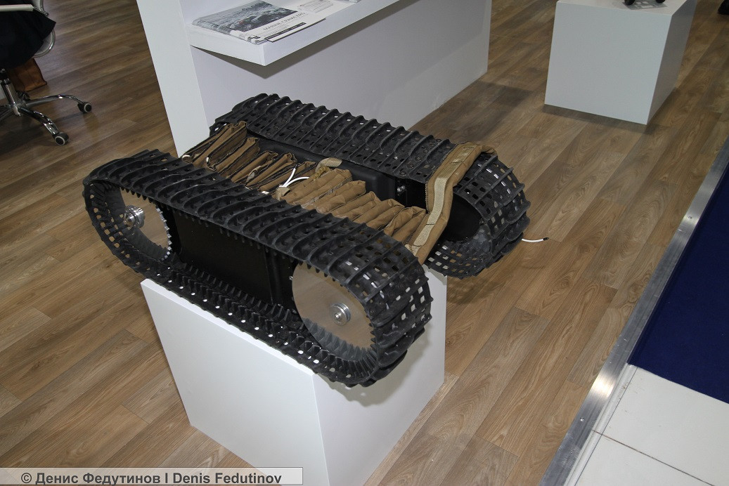 Phương tiện tự hành đa địa hình của Mỹ sản xuất với khả năng di chuyển tối đa 16 kg khi lặn và 38 km khi đi trên đường bằng phẳng có chức năng do thám, vận tải hàng hoá hoặc đánh bom liều chết tiêu diệt đối phương. Nguồn ảnh: BMPD.