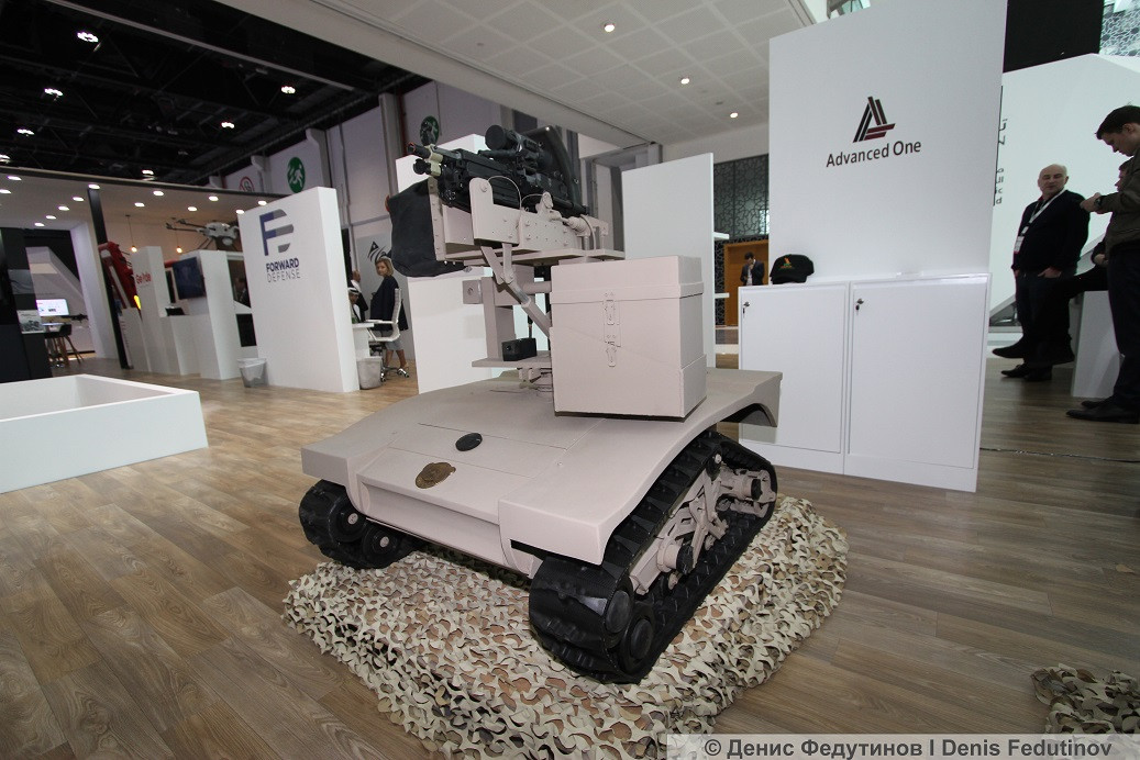 Robot chiến đấu Badger do Anh quốc sản xuất với trọng tải tối đa 180 kg, chở theo được tối đa 150 kg và mang theo hệ thống vũ khí với khả năng xoay 45 độ quanh trục. Nguồn ảnh: BMPD.