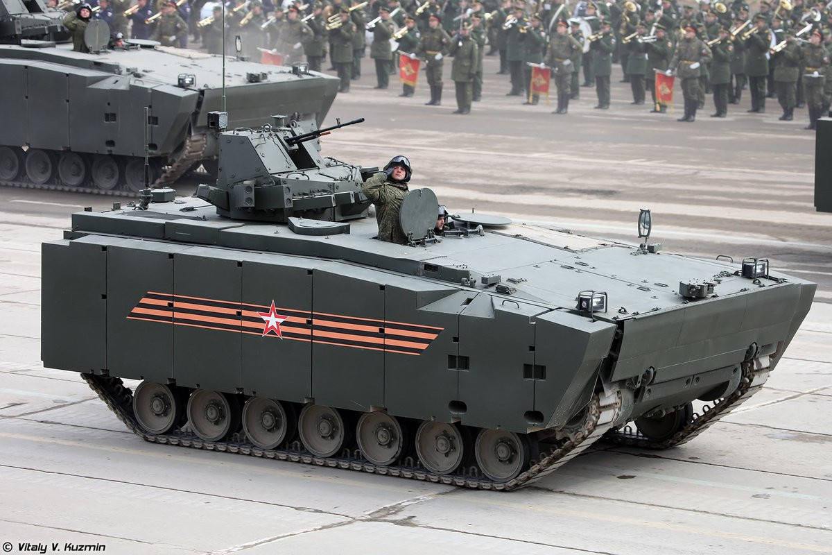 Tuy nhiên bản thân Kurganets-25 cũng không phải là không có điểm yếu. Hệ thống khung gầm của thiết giáp này được đánh giá là quá nặng, lên tới 25 tấn nhưng chỉ mang theo được 11 lính trong đó bao gồm kíp lái ba người. Nguồn ảnh: Rumil.