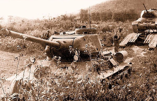 Sỡ dĩ có được những thành công này là do T-34-85 vẫn còn nguyên sức mạnh của mình sau nhiều chục năm kể từ khi ra đời. Kèm theo đó là khả năng tác chiến cực kỳ táo bạo, sáng tạo cũng như quyết tâm của những chiến sĩ xe tăng. Nguồn ảnh: TL.