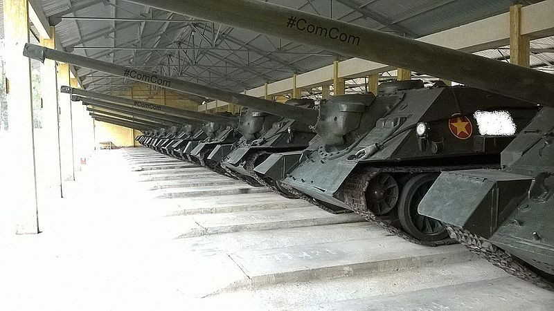 Ngay sau một vài loạt đạn khai hoả vào vị trí đối phương, SU-100 sẽ cơ động lùi, đổi vị trí và tiếp tục ngắm, lấy phần tử sẵn chờ địch hành tiến để tiếp tục khai hoả tiếp. Nguồn ảnh: Comcom.