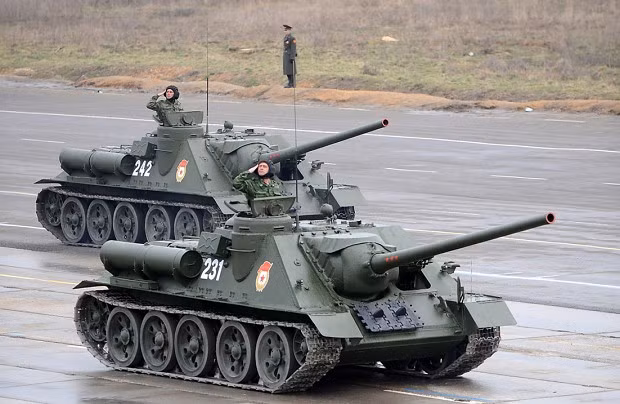 Mặc dù vậy, ngày nay pháo tự hành SU-100 của Liên Xô viện trợ cho chúng ta trong quá khứ vẫn được niêm cất, bảo quản sẵn sàng chiến đấu trong biên chế của binh chủng tăng thiết giáp. Nguồn ảnh: Pinterest.