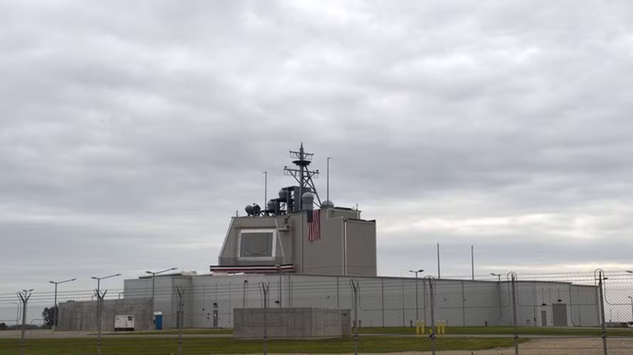 Nhận thấy sự hiệu quả của Aegis Ashore trong cả tấn công lẫn phòng thủ, Nhật Bản đã quyết đưa tổ hợp đánh chặn tối tân này về lãnh thổ của mình thông qua một hợp đồng cực lớn với Mỹ.