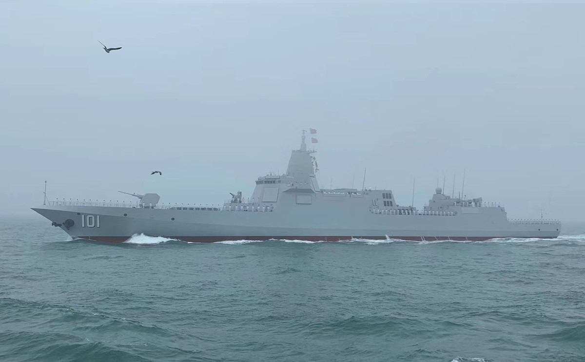 Kể từ năm 2018 khi mà Hải quân Nga quyết định hoãn đóng mới các tàu tuần dương hạm mang động cơ hạt nhân theo Đề án 23560 thì tới nay, lực lượng này vẫn "bất lực" khi phải đối phó với các tàu chiến Type 055 của Trung Quốc. Nguồn ảnh: Sina.