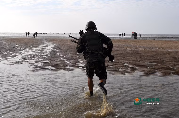 Việc được trang bị loại vũ khí này trong biên chế cho phép quân đội Lào có khả năng tác chiến chống phương tiện cơ giới khá hiệu quả, đủ sức vô hiệu hóa mọi mục tiêu dân sự thậm chí là quân sự trong tầm ngắm.