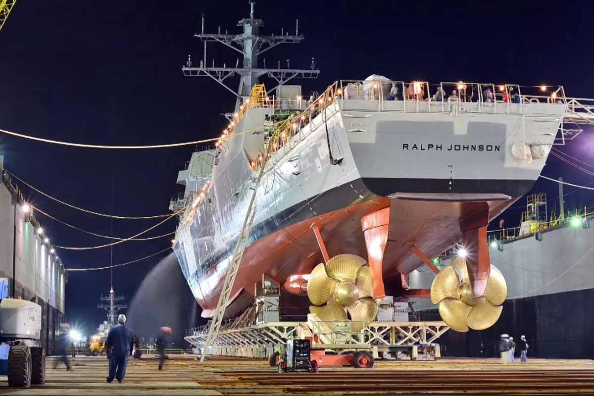 Điều này đồng nghĩa với việc trong lực lượng Hải quân Mỹ đã có ít nhất hai nguồn lây nhiễm - tương đương với khả năng lây nhiễm trong lực lượng giờ đã tăng gấp đôi so với thông thường. Nguồn ảnh: BI.