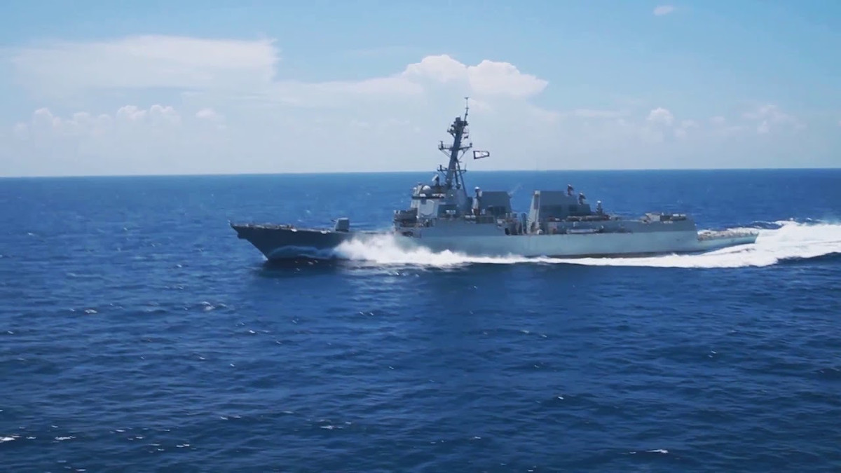 Hiện tại Hải quân Mỹ cũng đang tiến hành cách ly, xét nghiệm để chắc chắn rằng những thuỷ thủ khác trên tàu USS Ralph Johnson đã bị lây nhiễm hay chưa. Nguồn ảnh: BI.