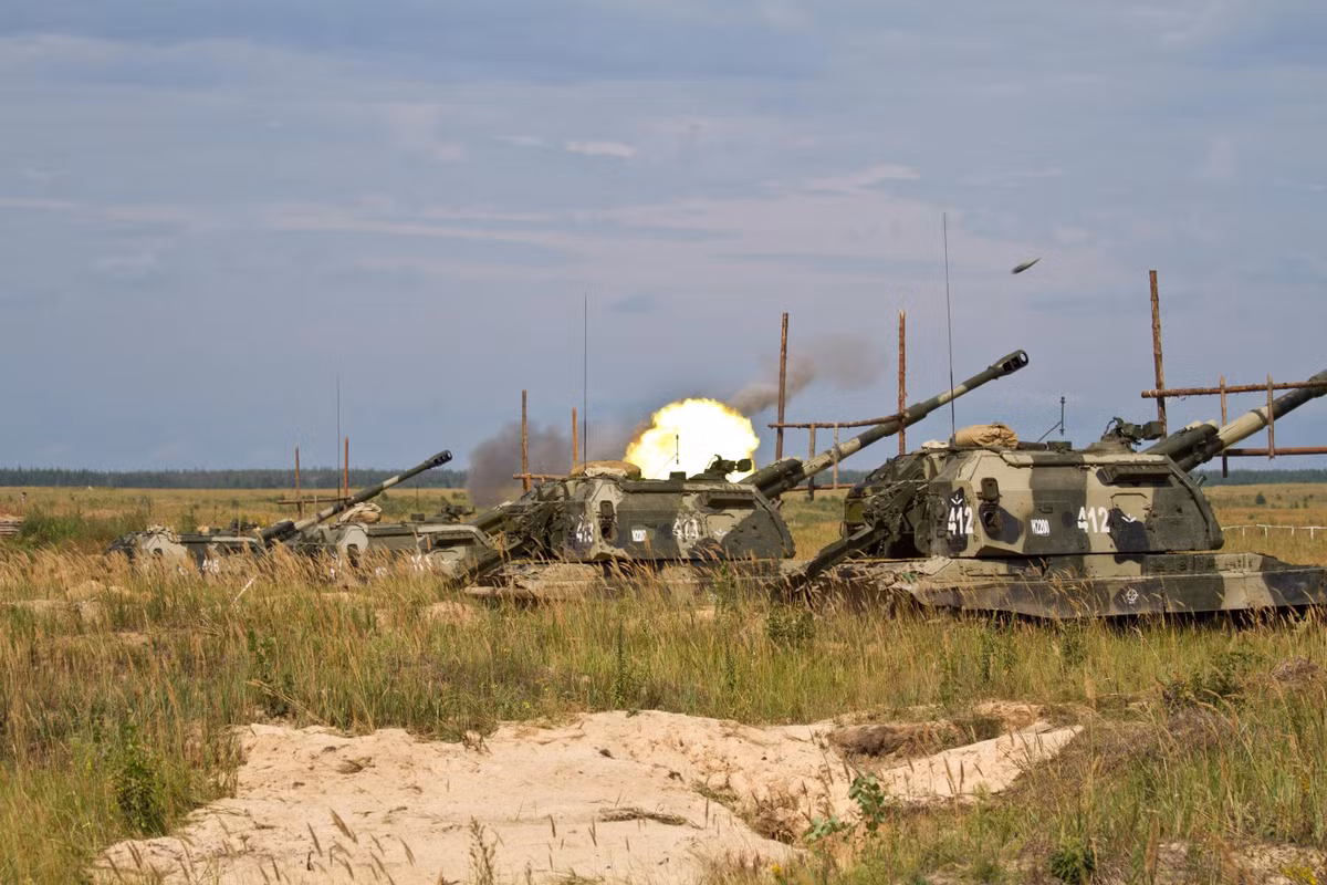 Loại pháo này có cỡ nòng 152,4mm, tốc độ bắn tối đa lên tới 8 viên mỗi phút, tốc độ di chuyển trên đường bằng lên tới 60 km/h, tầm hoạt động tối đa 500 km. Nguồn ảnh: QQ.