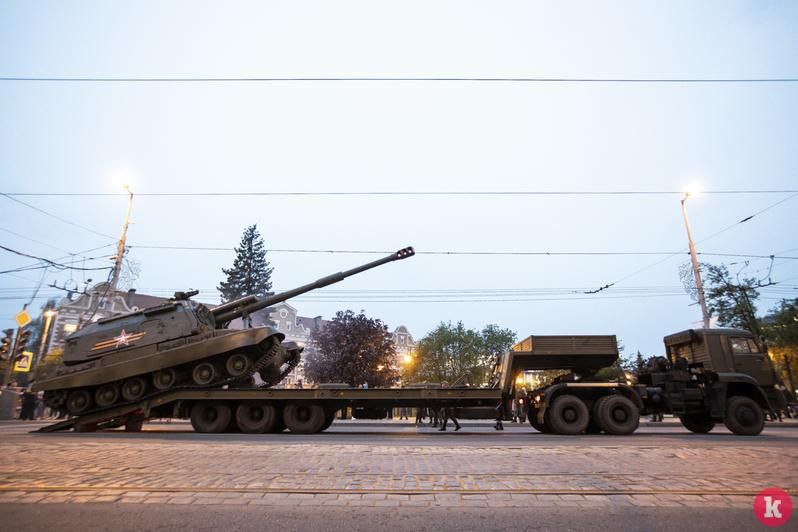 Để đáp ứng được tầm xa lên tới 100 km, loại đạn pháo mới của Nga nhiều khả năng sẽ cần được trợ lực bằng tên lửa kèm theo đó là hệ thống dẫn hướng để đảm bảo độ chính xác. Nguồn ảnh: QQ.