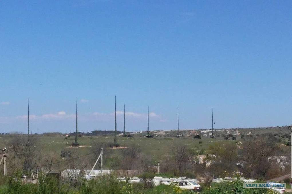 Theo lý thuyết, các tổ hợp Krasukha-2 sẽ được triển khai để bảo vệ các mục tiêu có giá trị cao, tránh được việc bị đối phương "phản pháo" hay tấn công phủ đầu bằng tên lửa. Nguồn ảnh: Rumil.