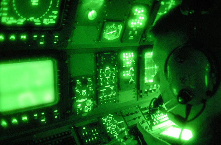 AC-130 là phiên bản cường kích của phi cơ vận tải C-130 của Không quân Mỹ. Chiếc máy bay cánh cố định này được trang bị nhiều vũ khí hạng nặng