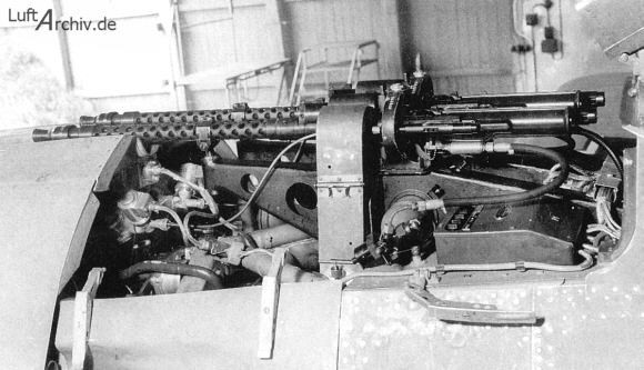 Ngoại trừ một vài hệ thống súng máy điều khiển từ xa được trang bị chỉ một khẩu MG 131, còn lại chủ yếu MG 131 được trang bị theo cặp để tăng tối đa mật độ hoả lực cũng như khả năng chính xác tăng lên gấp đôi. Nguồn ảnh: TA.