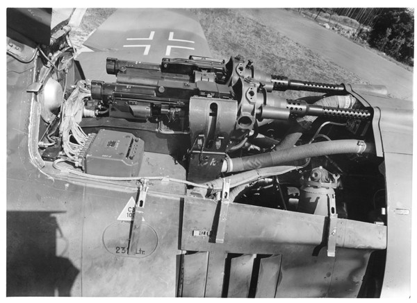 Toàn bộ trọng lượng của một khẩu MG 131 (chưa kèm đạn) khoảng 16,6 kg, dài 1170mm trong đó chiều dài nòng là 550mm - chiếm khoảng 50% chiều dài tổng thể của súng. Nguồn ảnh: TA.