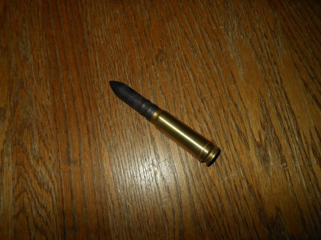 Đây có thể coi là cỡ đạn lai giữa 12,7mm và 14,5mm, có động năng tốt, khả năng công phá mạnh nhưng lại không quá tốn diện tích như cỡ đạn 14,5mm và không cần làm mát bằng dung dịch. Nguồn ảnh: TA.