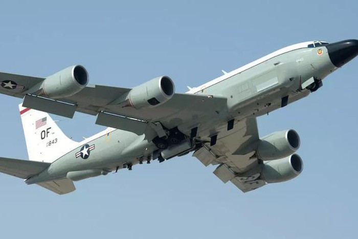 "Nhóm máy bay trinh sát bao gồm 2 chiếc RC-135W (của không quân Mỹ và Anh), cũng như RC-135U (thuộc không quân) và P-8 (thuộc hải quân) của Mỹ đi kèm với một chiếc Sentinel R1 của Anh".