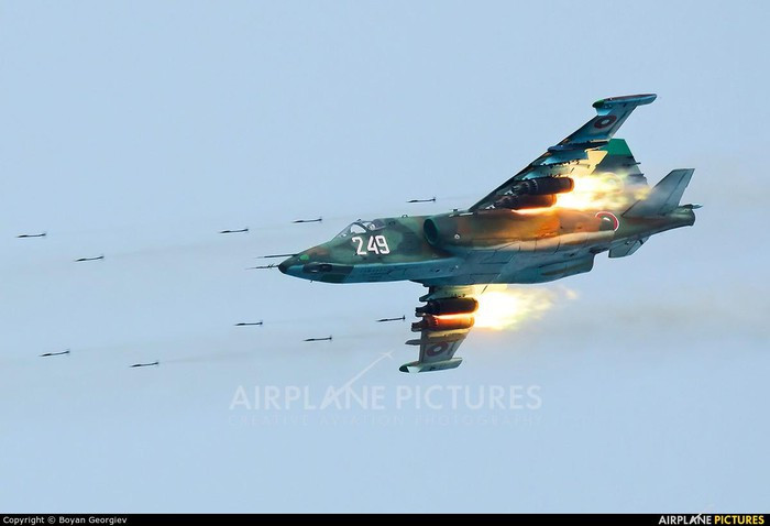 Đặc biệt đối với Sofia, điều đó sẽ trở thành một vấn đề có tính chất khẩn cấp, nhất là khi Bộ Quốc phòng Bulgaria không còn kinh phí để mua máy bay chiến đấu mới.