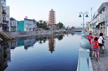 Một số hình ảnh ghi lại vẻ nhếch nhác của dòng kênh Tân Hóa – Lò Gốm sau ngày khánh thành: