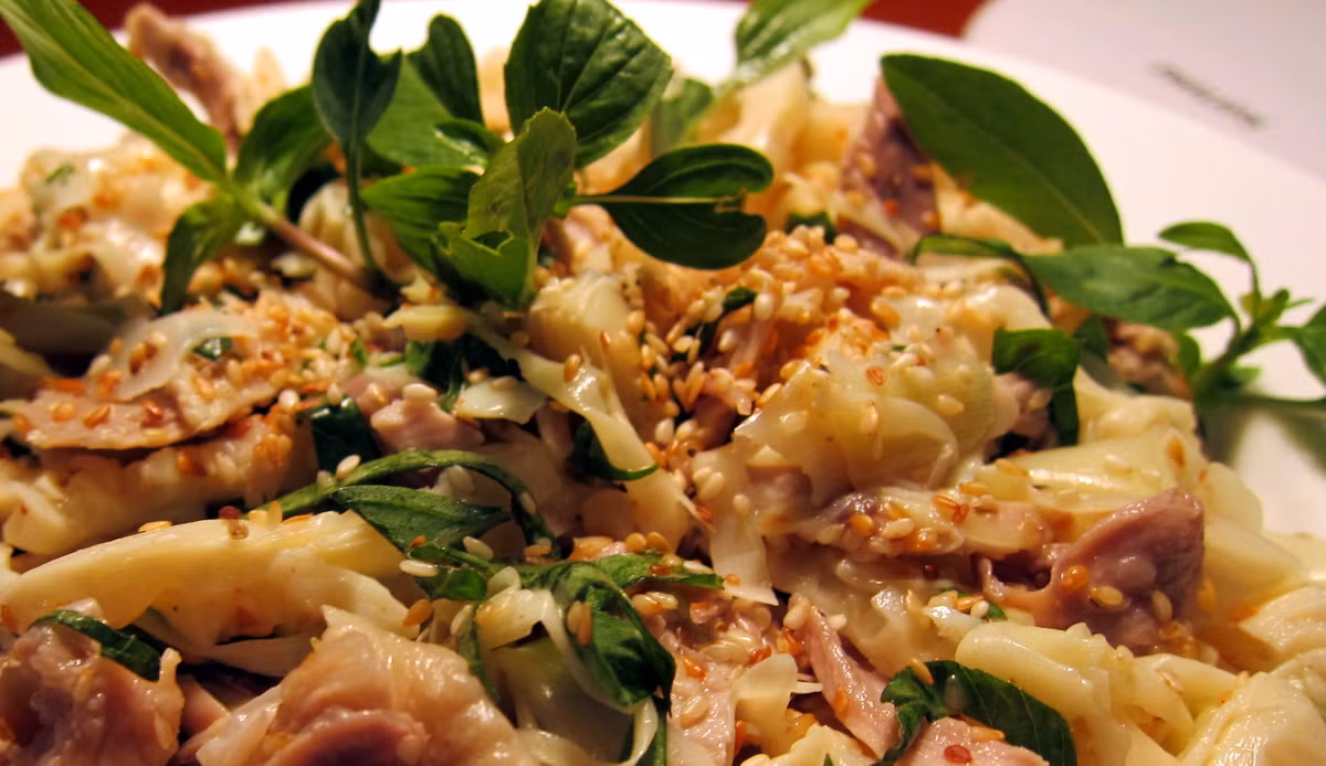 Món nộm vịt măng. Món này được những người thích nhậu cực kỳ mê vì rất ngon và giải rượu tốt. Ảnh: Thaihalinh