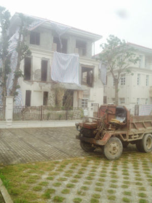 Khach mua nha sieu sang o Splendora bi dem con bo cho