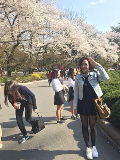 Mới đây, Thanh Quỳnh trở lại Hàn Quốc kiểm tra sức khỏe. Cô bạn được người bạn thân dẫn đi thăm thú đất nước xinh đẹp này. Những hình ảnh mới nhất cho thấy, Quỳnh đang thực sự hài lòng với gương mặt mới và cuộc sống mới của mình.