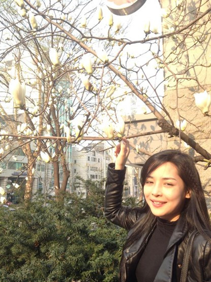 "Phẫu thuật thẩm mỹ để không có gì là xấu. Nó giúp những người phụ nữ thiệt thòi như chúng mình đẹp hơn, tự tin hơn. Tuy nhiên, nếu lạm dụng phẫu thuật thẩm mỹ quá nhiều hay còn gọi là "nghiện" phẫu thuật thẩm mỹ sẽ gây phản tác dụng", Quỳnh chia sẻ