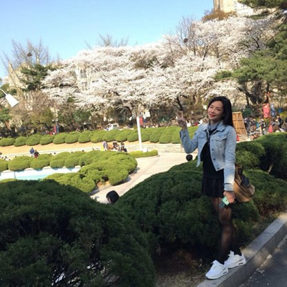 Với Quỳnh, phía trước là những cánh cổng mới đang chờ đợi cô bước vào. 