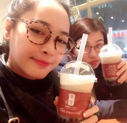 Nhận được tấm vé tham gia chương trình “Thay đổi cuộc sống”, sang Hàn Quốc thực hiện phẫu thuật thẩm mỹ thay đổi khuôn mặt, Quỳnh vỡ òa trong niềm hạnh phúc. Cũng có những lo lắng, băn khoăn nhưng Quỳnh tin rằng, đây sẽ là cơ hội giúp mình thay đổi cuộc sống.