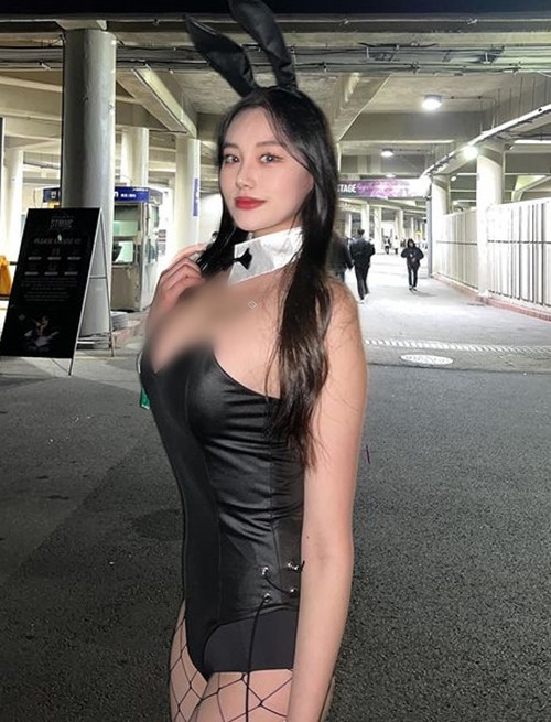 Đặc biệt, đứng trước một cô y tá xinh đẹp, gợi cảm, có lẽ nhiều người sẽ cảm thấy bệnh "vơi bớt" rất nhiều.