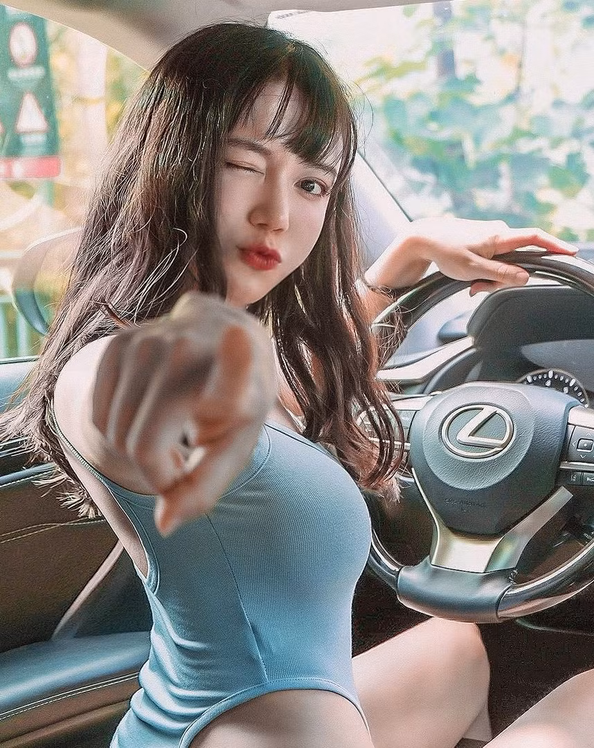 Rất nhanh, danh tính của cô nàng hot girl này được tìm ra, đó là Mễ Mao, một trong những hot girl thế hệ mới người Đài Loan.