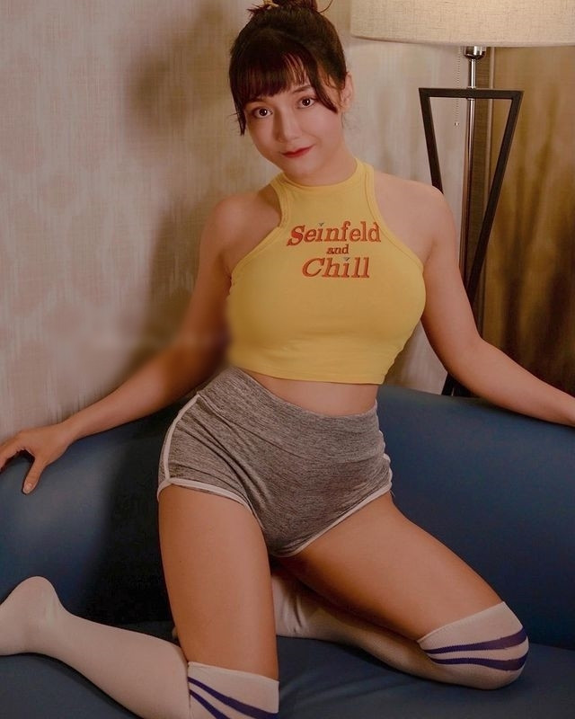 Thường xuyên đăng tải những hình ảnh gợi cảm trên trang cá nhân, nhận về nhiều phản ứng trái chiều nhưng hot girl Mễ Mao quyết tâm theo con đường lưu lượng.