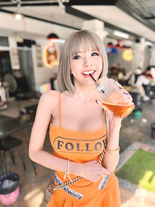 Hiện tại, Lalita Duangya đã có gần 500.000 người hâm mộ trên trang Facebook cá nhân.