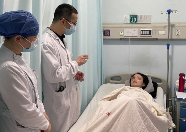 Benh tri lau nam khong chua, co gai phai cat bo nhan cau