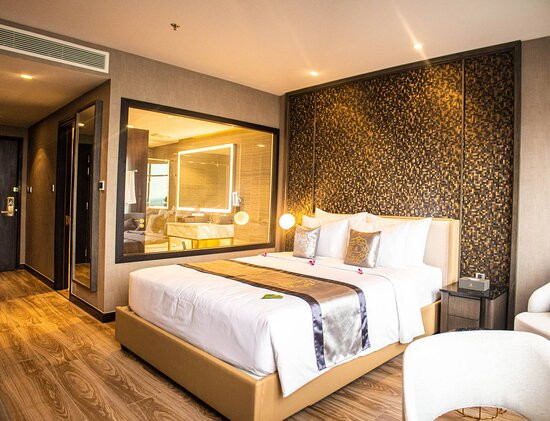 Ham vui voi trai tre, nguoi phu nu 50 tuoi gap ket dang