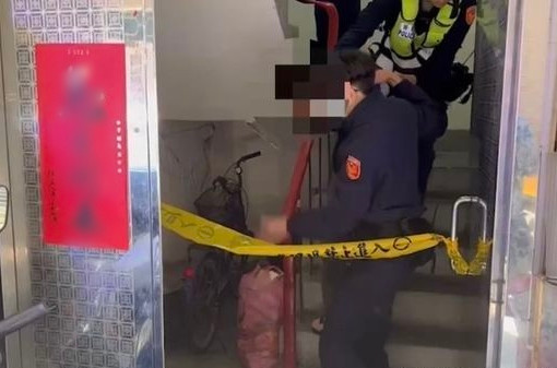 Mau thuan gia dinh, em trai dung xich giet anh