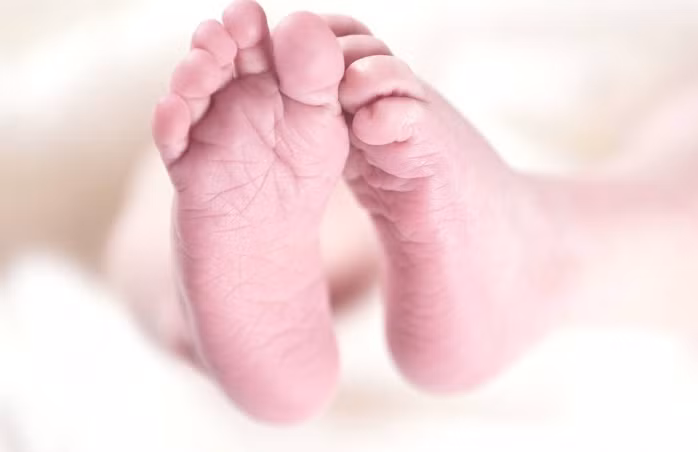 Sinh con trong lúc đi vệ sinh, mẹ trẻ làm điều ai cũng sốc Sinh con trong luc di ve sinh, me tre lam dieu ai cung soc