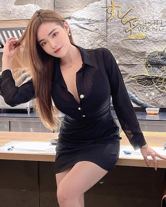 Nhờ lợi thế của mình, Tiểu Hào dấn sâu vào làm truyền thông, tổ chức sự kiện, SEO, tiếp thị truyền hình.