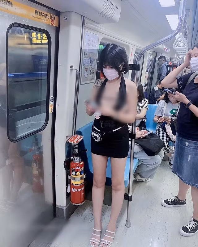 Tuy nhiên, Trương Hi Hi vẫn kiên trì với con đường nổi tiếng kèm tai tiếng của mình.