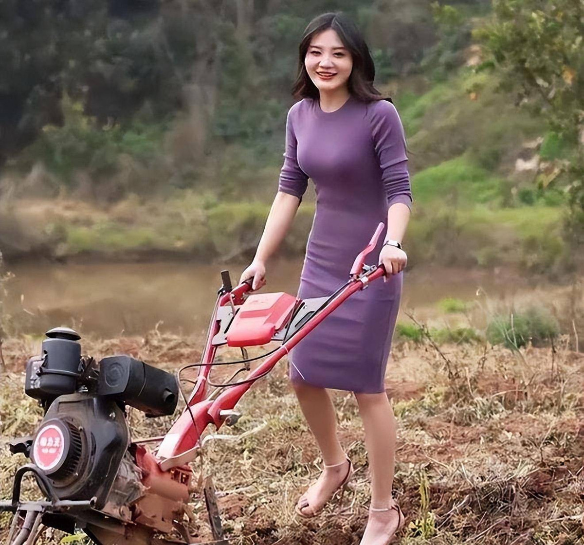 Họ diện váy bó sát, đi giày cao gót khi làm nông là quyền của họ, không vi phạm pháp luật là được.