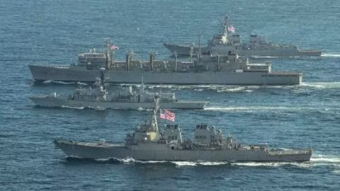 Nhom tau chien My roi Bien Barent khi gap Nga ban dan that