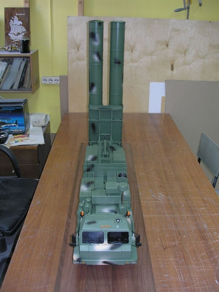 S-500 Prometheus (hay Triumfator-M) là một hệ thống phòng thủ mặt đất thế hệ mới, nó cung cấp một cách tiếp cận phổ quát, sử dụng tên lửa đánh chặn tầm xa và tầm cao với tiềm năng phòng thủ được nâng cao.