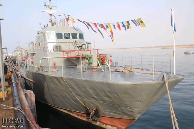 Còn tàu Konarak là một trong số 12 chiếc, được đóng bởi Công ty đóng tàu Hà Lan Damen Shipyard Group (8 chiếc) và 4 chiếc đóng theo giấy phép tại Iran từ năm 1985 đến 1993, theo dự án MIG-S-4700-SC.