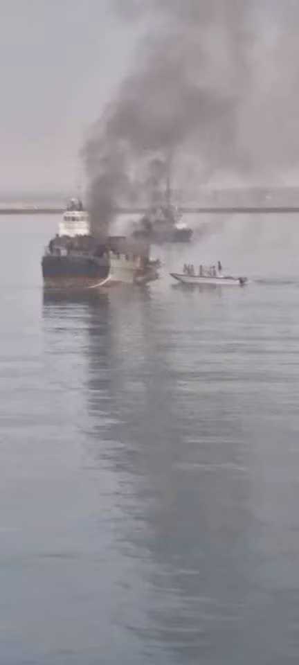 Theo các nguồn tin từ lực lượng Vệ binh cách mạng Hồi giáo Iran (IRGC) cho biết, tàu Konarak làm mục tiêu giả cho tàu khu trục Jamaran bắn tên lửa; tuy nhiên tàu Konarak đã không kịp cơ động, do vậy đã hứng trọn một tên lửa chống hạm Noor được phóng đi từ tàu Jamaran; đây là lỗi hoàn toàn do con người, người phát ngôn của IRGC cho biết thêm.