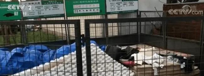 Người dân kiếm “bộn tiền” nhờ… vứt rác hộ - Hình 2 Nguoi dan kiem “bon tien” nho… vut rac ho-Hinh-2